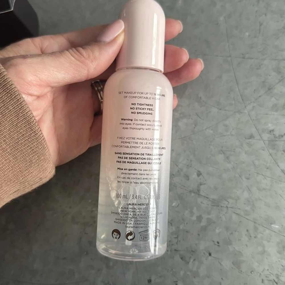 Translucent pure setting spray 16 hours